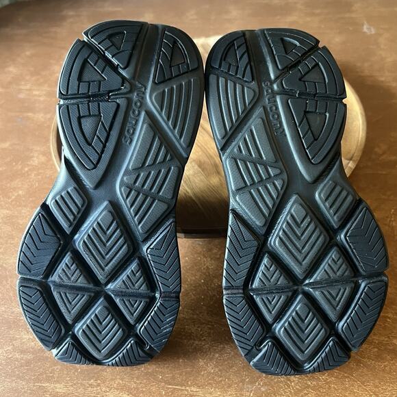 Saucony Guide 17 Triple Womens 7 W Black Road Running Max Cushion Shoes Sneakers - Picture 8 of 16